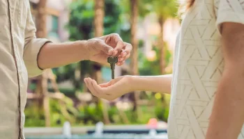 agent giving rental keys